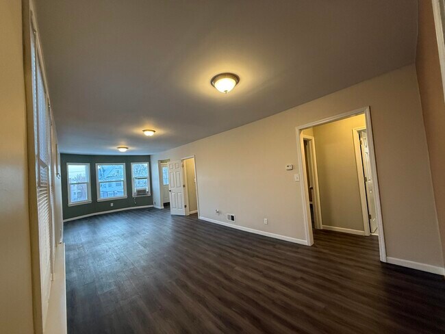 Building Photo - 349 Westminster St