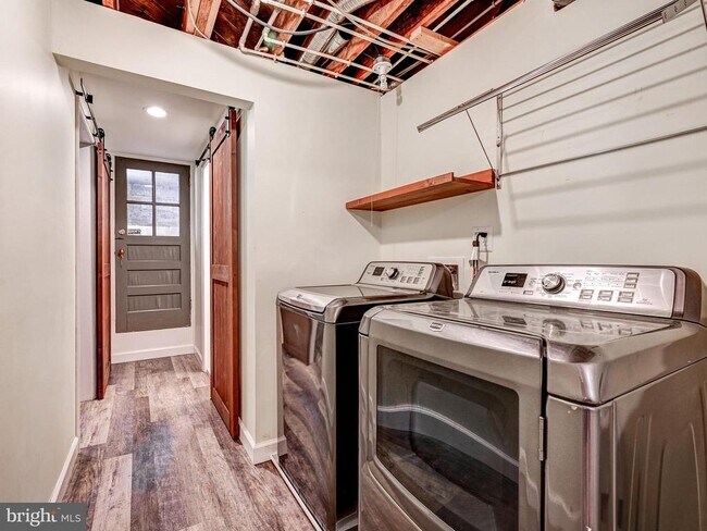 Building Photo - 111 Stanmore Rd