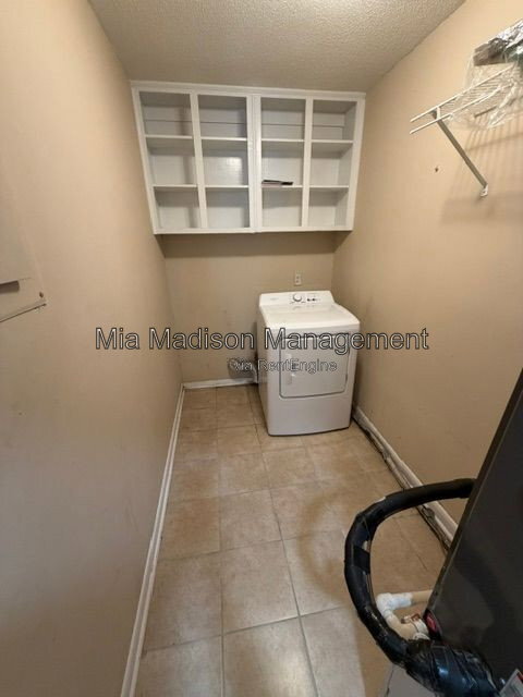 Building Photo - 9406 Dunwoody Dr