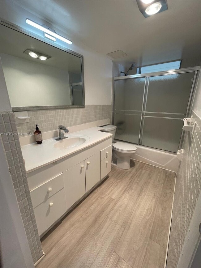 Building Photo - 2910 Point E Dr