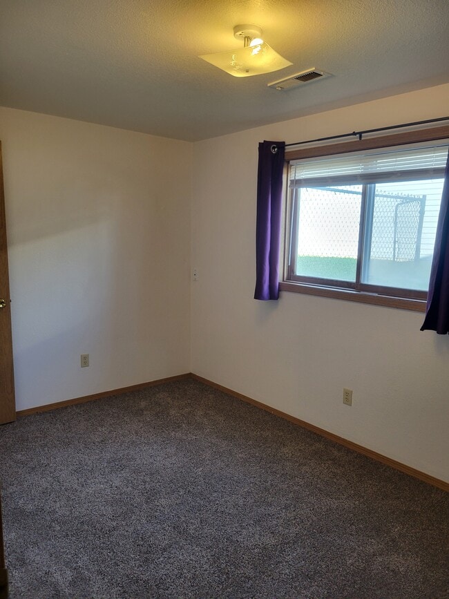 Building Photo - 115 Tyler Way