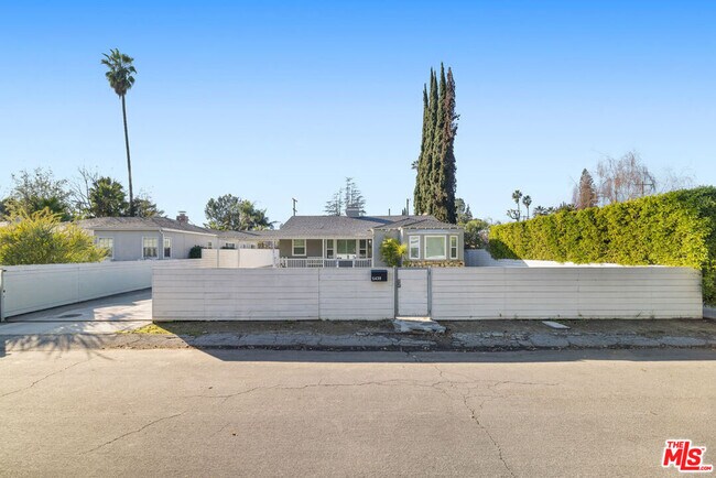 Building Photo - 5439 Carpenter Ave