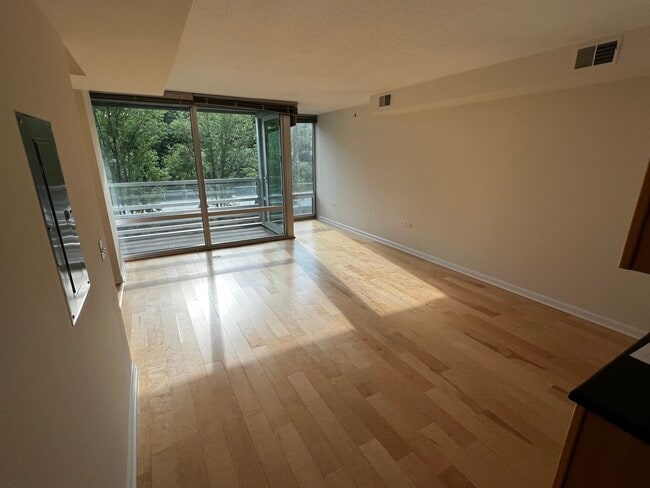 Building Photo - 9655 Woods Dr