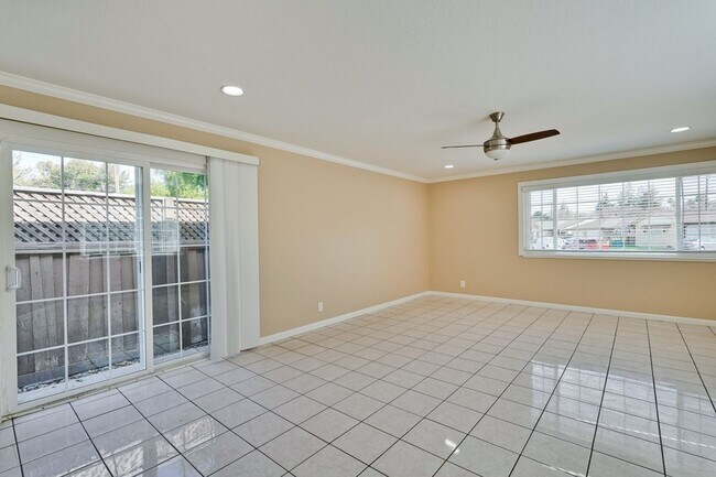 Building Photo - Excellent 2 Bed 1 Bath Home in Santa Clara!