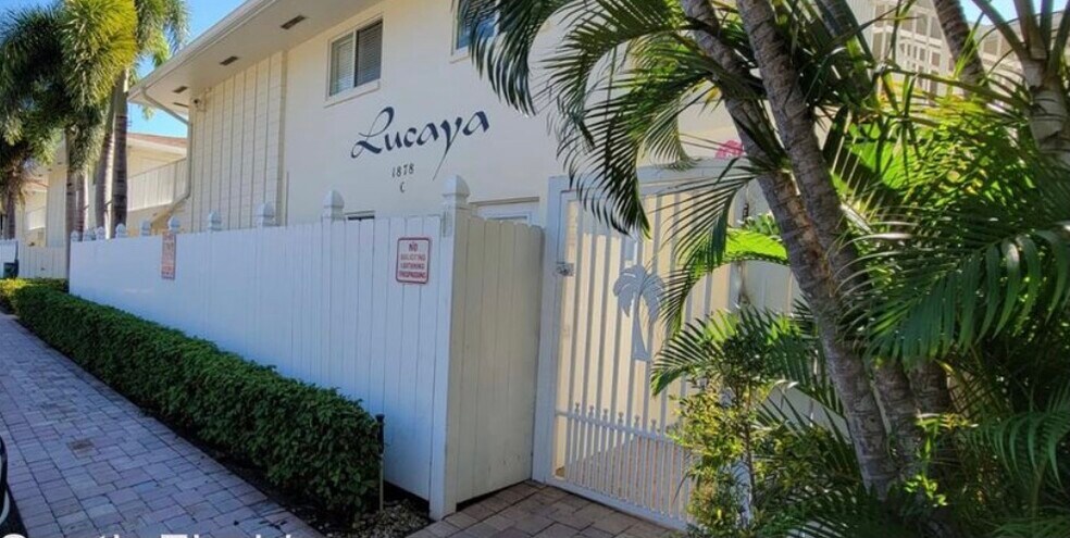 Entry Gate - 1872 NE 46th St