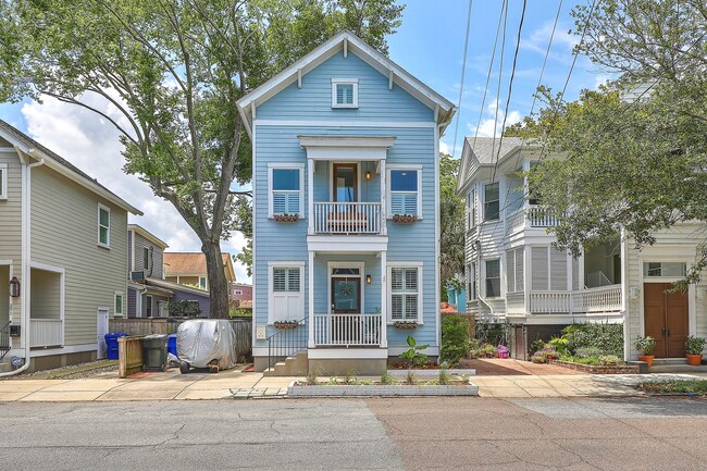 Building Photo - RARE Gem -- Downtown CHS Home!
