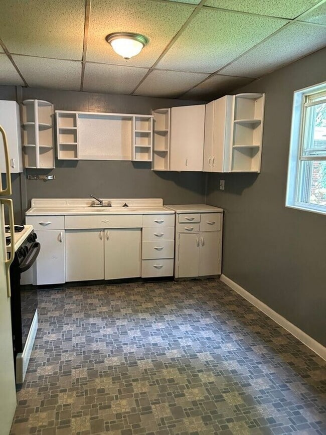 Building Photo - 25 N Washington St