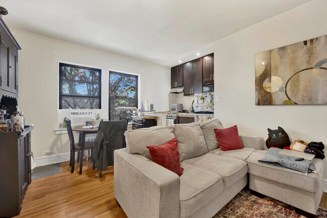Building Photo - 2959 N Damen Ave