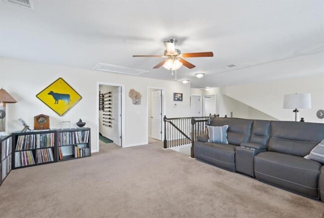 Building Photo - 105 Pine Island Ln