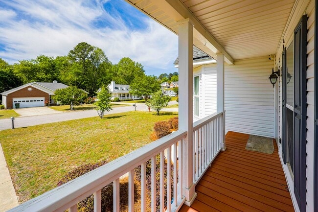 Building Photo - Refined 3-Bedroom Home with New LVP Flooring in Prime West Columbia Location!