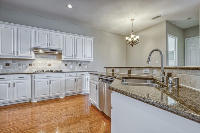 Building Photo - 6533 Riveredge Dr