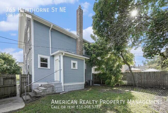 Building Photo - 765 Hawthorne St NE