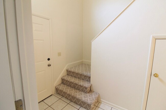 Building Photo - 1408 Bradley Dr