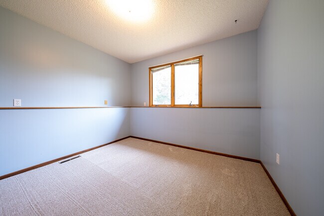 Building Photo - 4800 Orleans Ln N