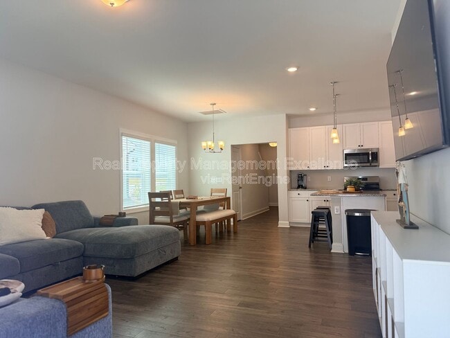 Building Photo - 540 Barrington Row Ave