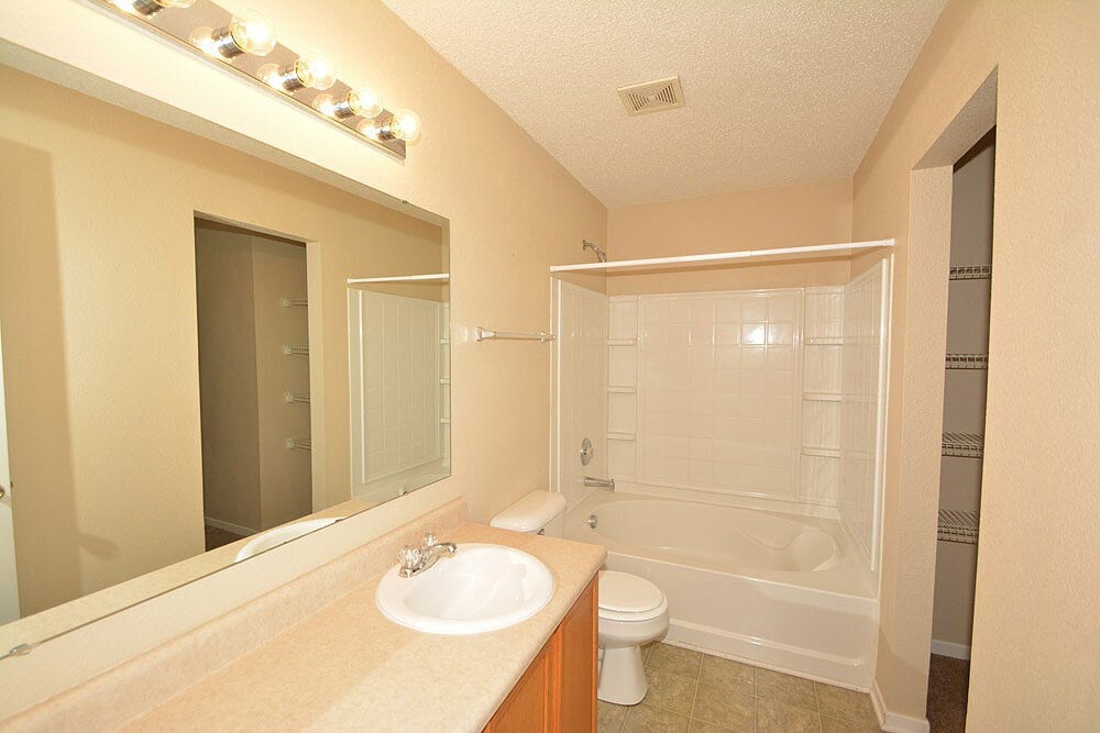 Building Photo - 5660 Grassy Bank Dr