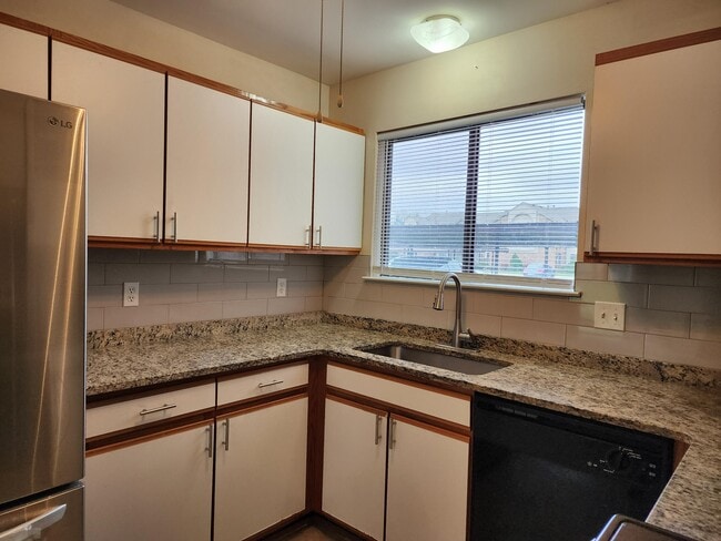 Building Photo - 42722 Lilley Pointe Dr