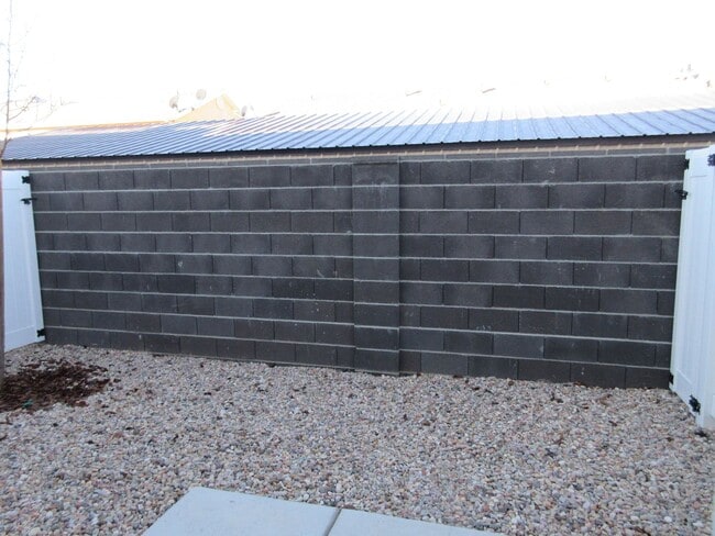 Building Photo - Newer Town home living in the heart of Cedar City!