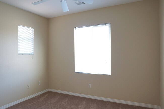 Building Photo - 35579 Domani Dr