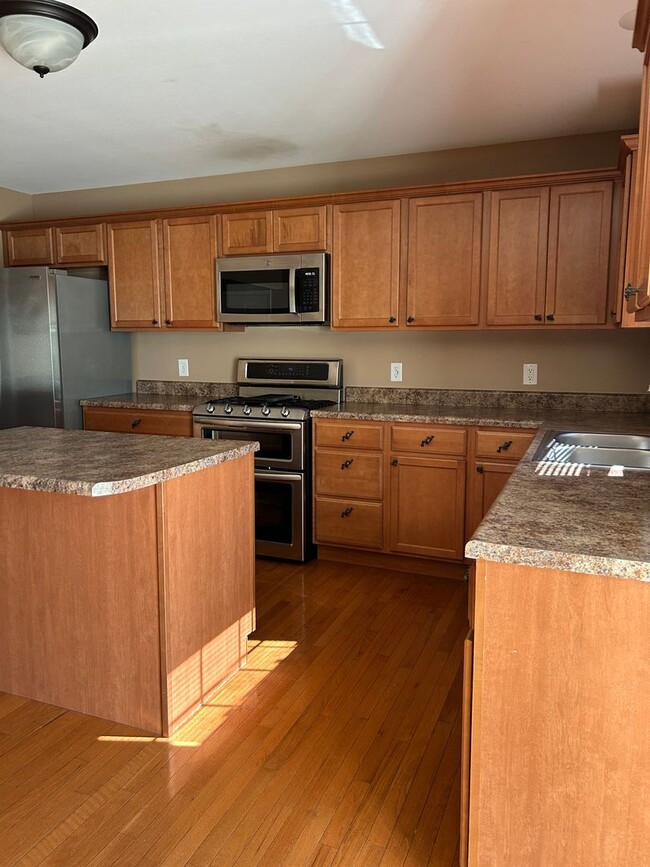 Building Photo - 1105 Lear Ln