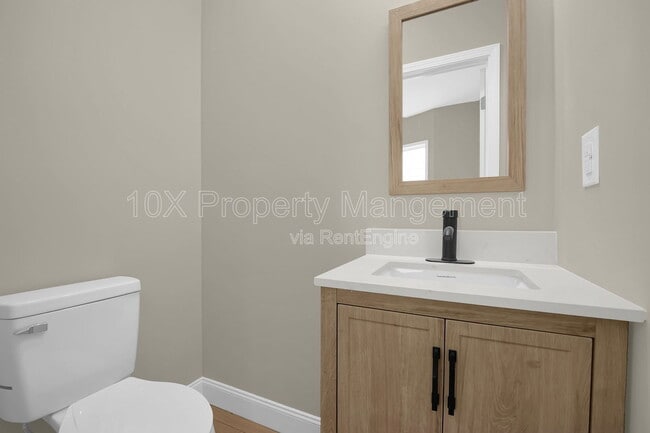 Building Photo - 555 Kimball Pl