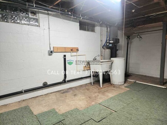 Building Photo - 8250 E Wadora Cir NW
