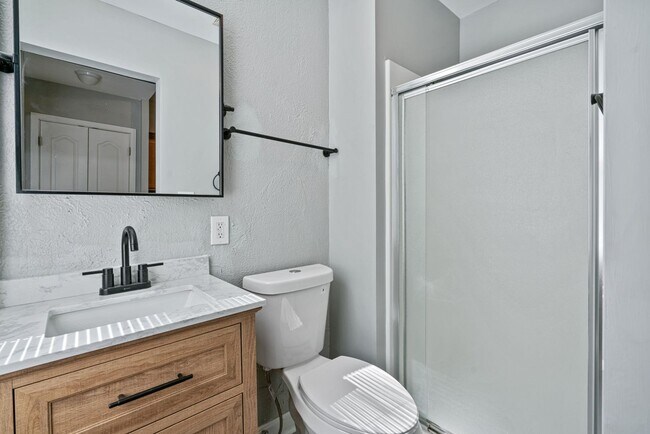 Building Photo - 3 Bedroom House in Southside - Off Street Parking and Central Air