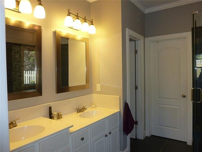 Building Photo - 3330 Gables Ct