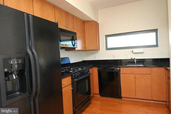 Building Photo - 1117 10th St NW