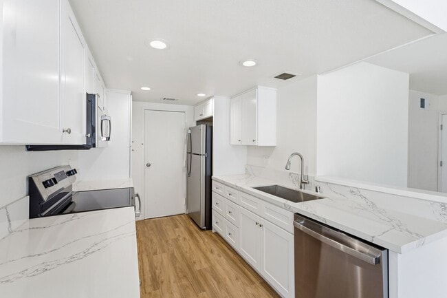 Building Photo - 15192 Moir Ct