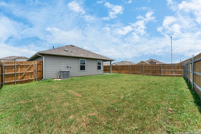 Building Photo - 140 Fireoak Dr