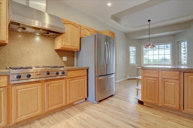 Building Photo - Amazing Custom Ranch with Privacy and Spra...