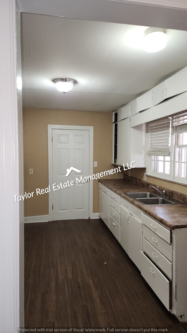 Building Photo - 126 Holt Ave