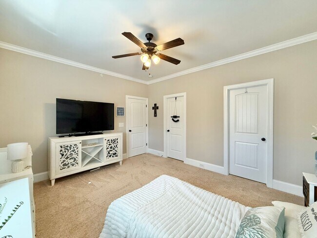 Building Photo - Luxurious 3BD, 4BA Raleigh Townhome with a First Floor Master Bedroom, Bonus Sunroom, and Large U...