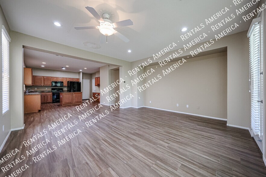 Building Photo - 3382 E Roadrunner Dr