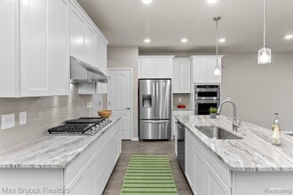 Building Photo - 4819 Glenora Dr