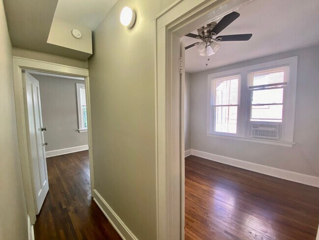 Building Photo - 1029 Dana Apts