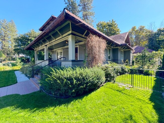 Building Photo - South Hill Swank