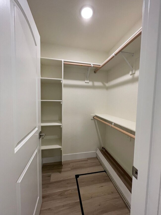 Building Photo - 410 4th St