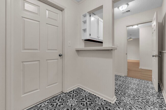 Building Photo - 6503 Evergreen Dr