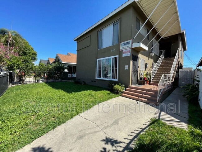 Building Photo - 860 W 50th Pl