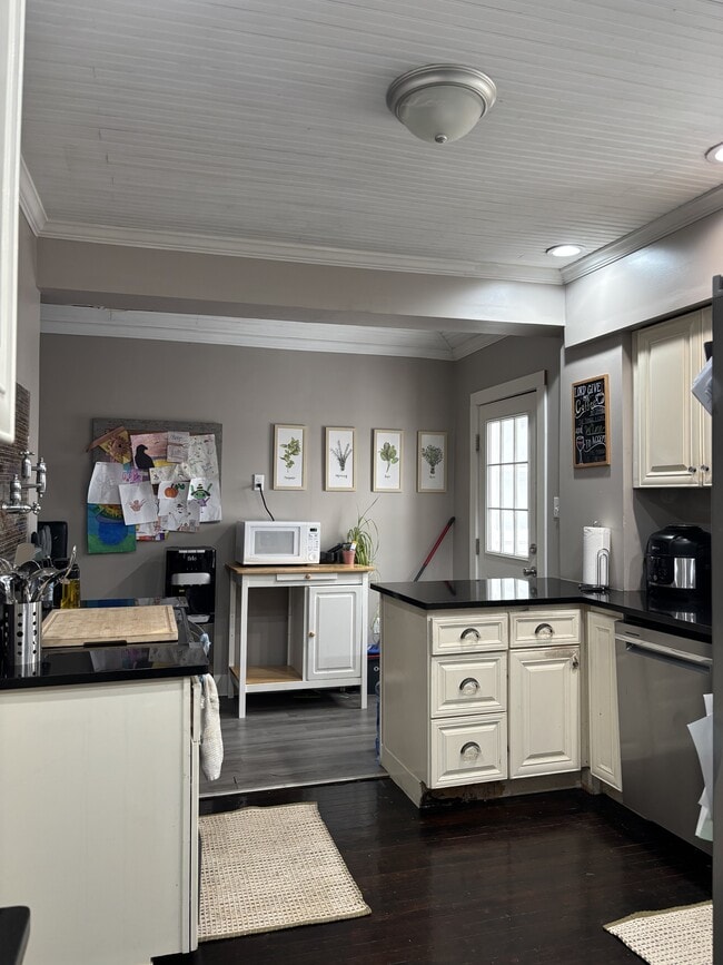 Building Photo - 527 Grove St