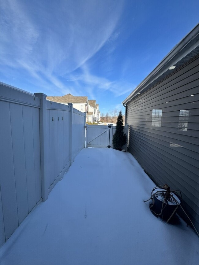 Building Photo - 102 Soo Line Dr