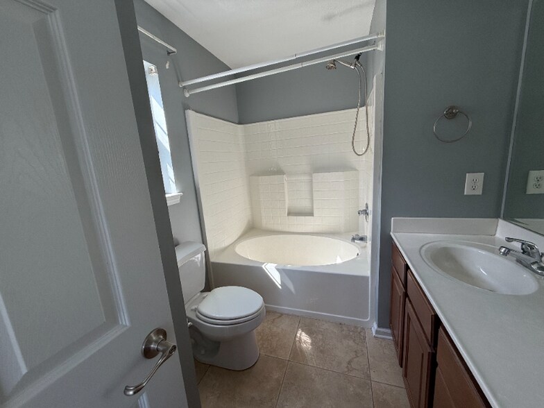 Building Photo - 510 Lake Shore Dr