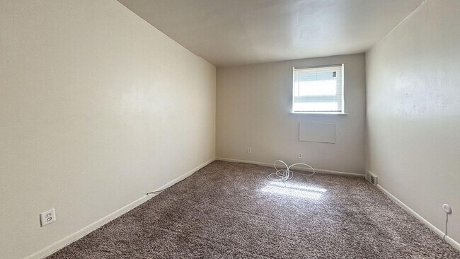 Building Photo - 9415 Lansford St