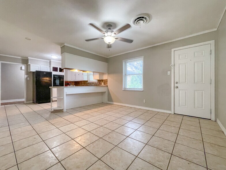 Building Photo - 110 E San Benito Dr