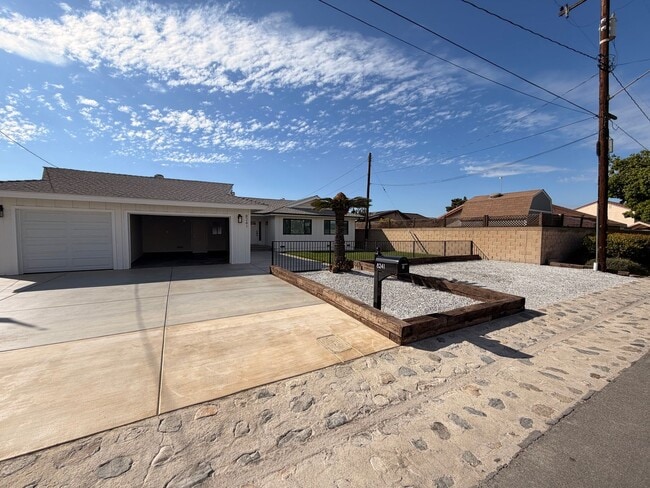 Building Photo - Beautiful 4 Bedroom Cypress House For Rent...