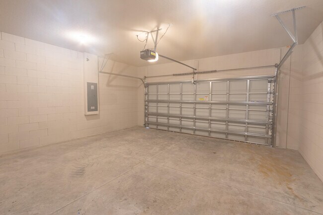 Building Photo - 4389 Lago Cir