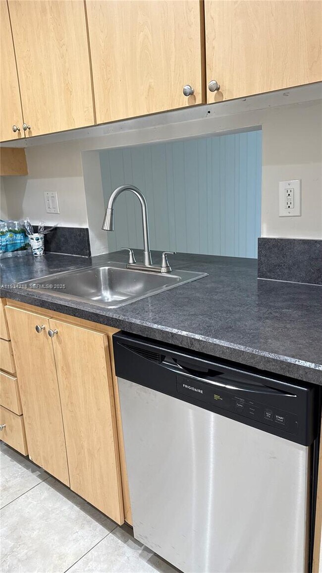 Building Photo - 2935 NE 163rd St