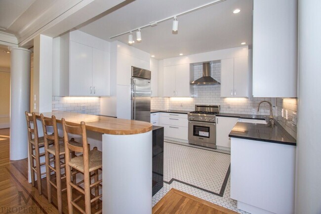 Building Photo - Eureka Valley/Castro 4 Bed + Bonus Room, 3 Bath, 2 Car Garage, City & Valley Views